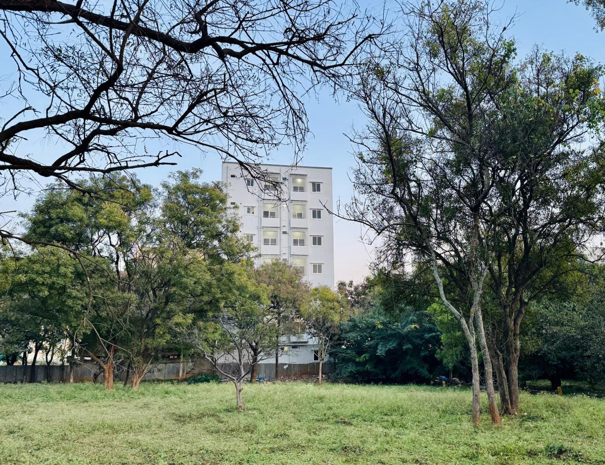 העיר בנגלור Truelife Whitefield - Premium 1 Bhk Apartments - Prime Location - Easy Access To Main Rd - Metro - Itpl - Fast Wifi - Kitchen - Smart Tv - Power Backup - Park - Garden Views מראה חיצוני תמונה